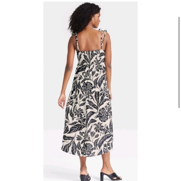 Black and Cream Floral Dress | Who What Wear - Picture 3 of 3